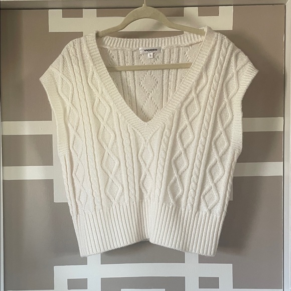 Vigoss Sweaters - Vigoss Cream V-Neck Cable Knit Sweater Vest NWOT